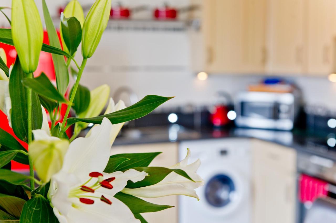 Watermark Apartments ويتبي الغرفة الصورة