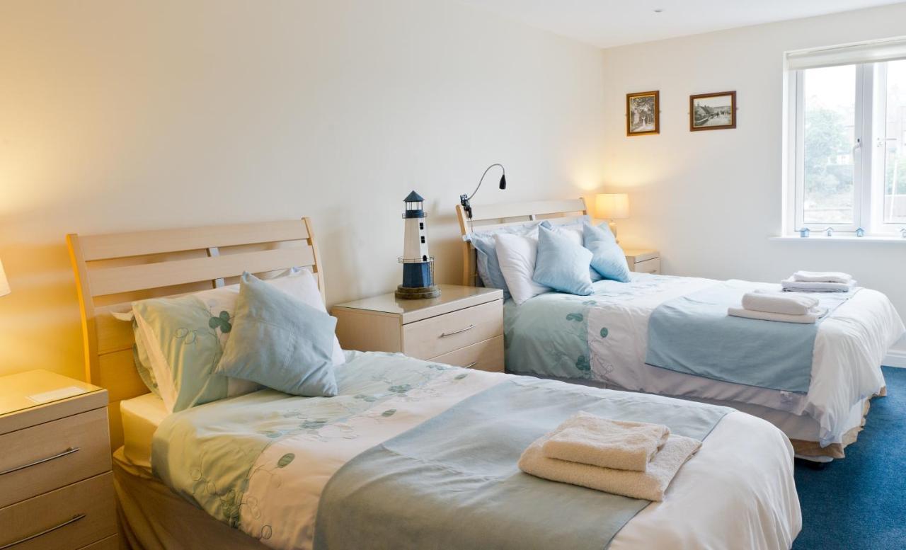 Watermark Apartments ويتبي الغرفة الصورة