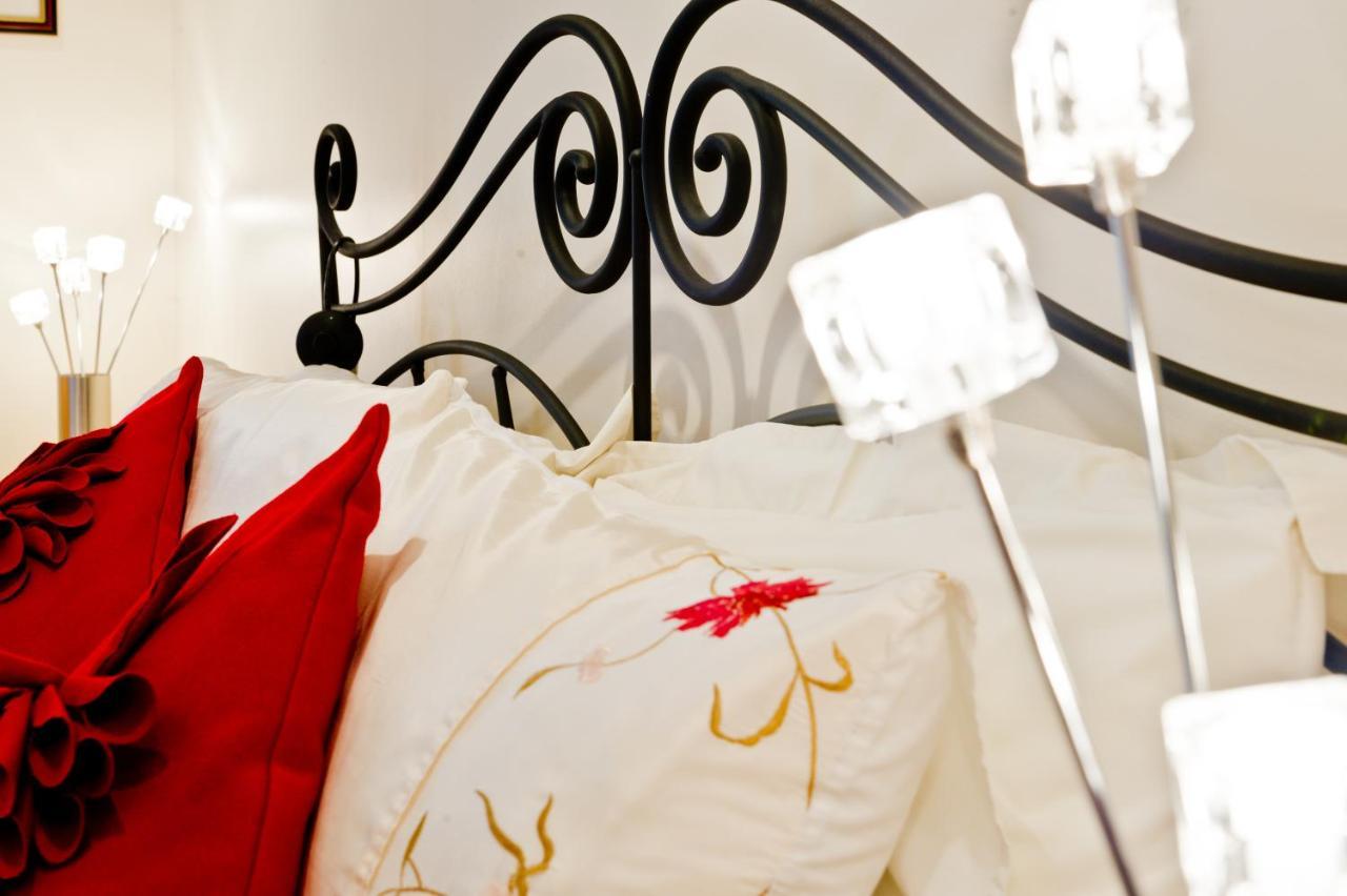 Watermark Apartments ويتبي الغرفة الصورة
