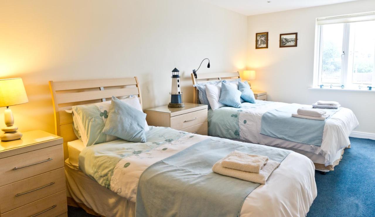 Watermark Apartments ويتبي الغرفة الصورة