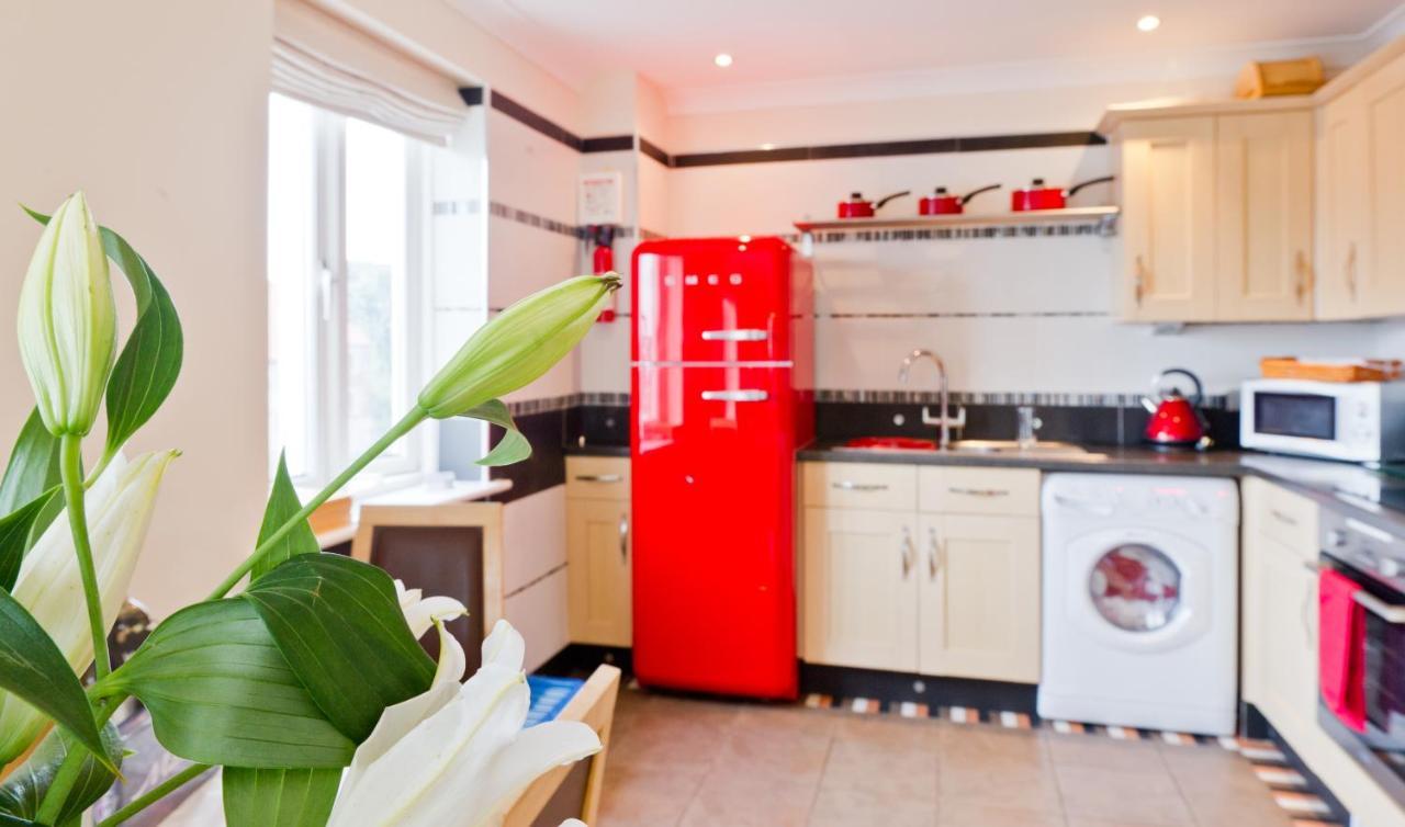 Watermark Apartments ويتبي الغرفة الصورة