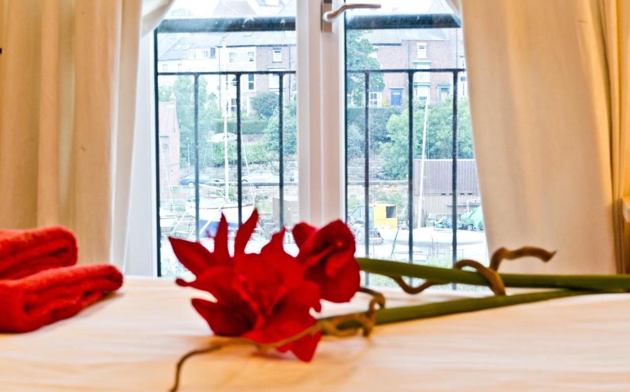 Watermark Apartments ويتبي الغرفة الصورة