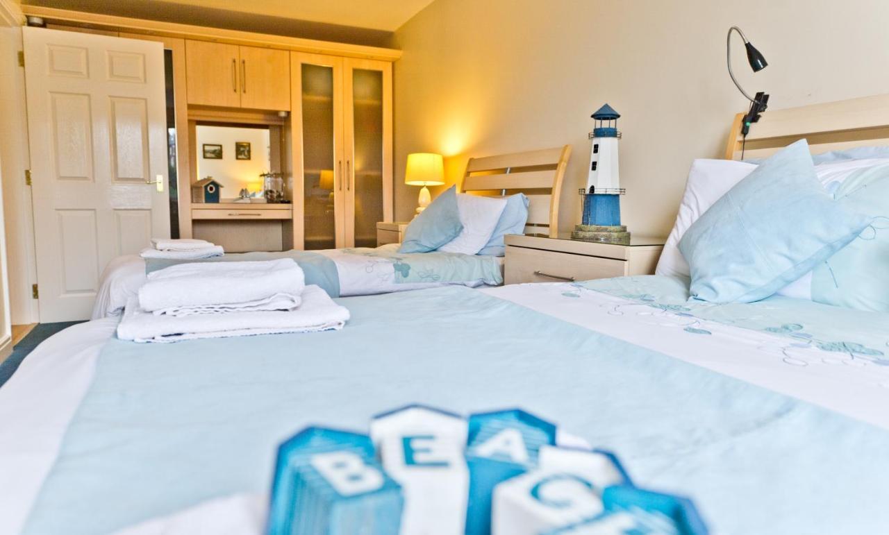 Watermark Apartments ويتبي الغرفة الصورة