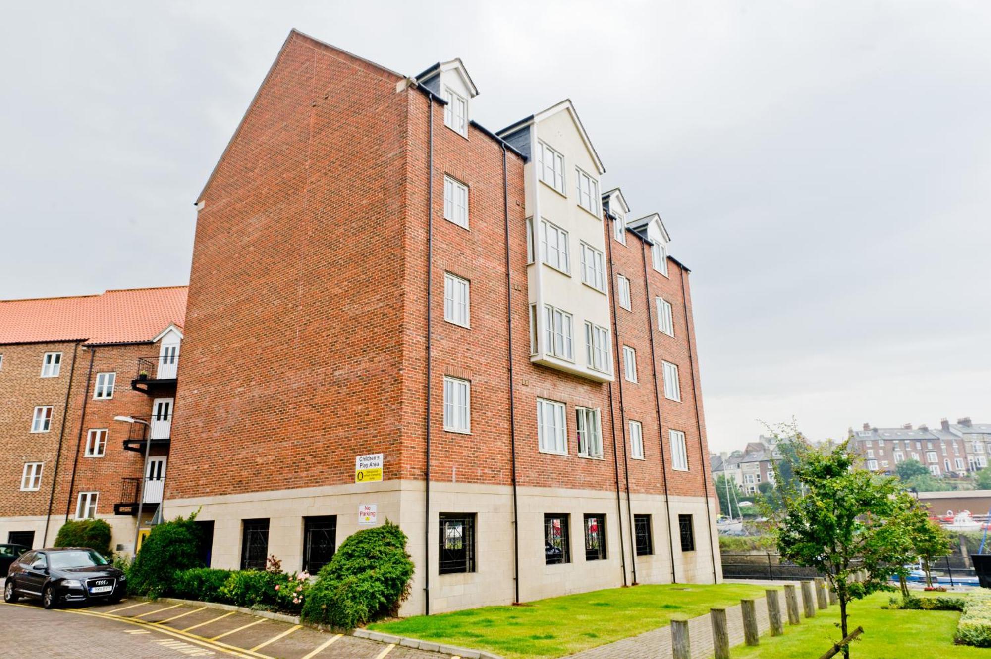 Watermark Apartments ويتبي الغرفة الصورة